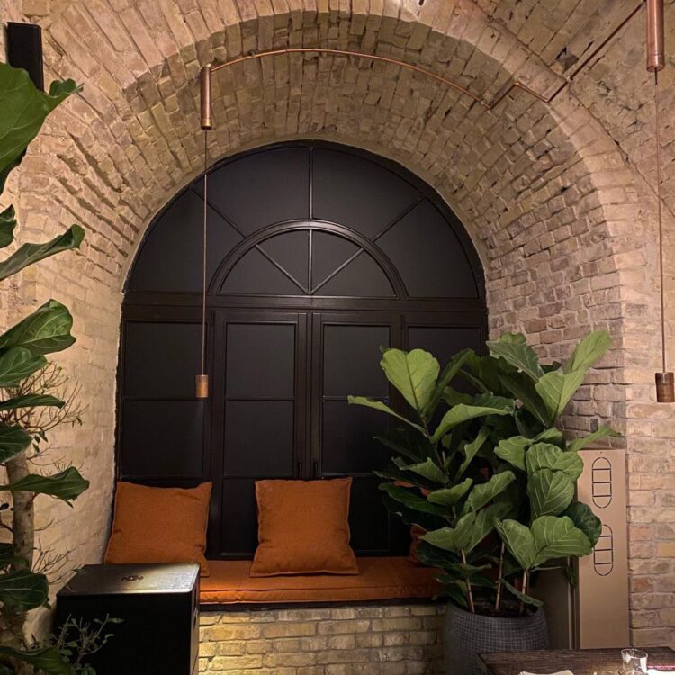 Професійне тонування вікон квартир, будинків, фасадів, офісних перегородок в Києві та області. Easy Ton