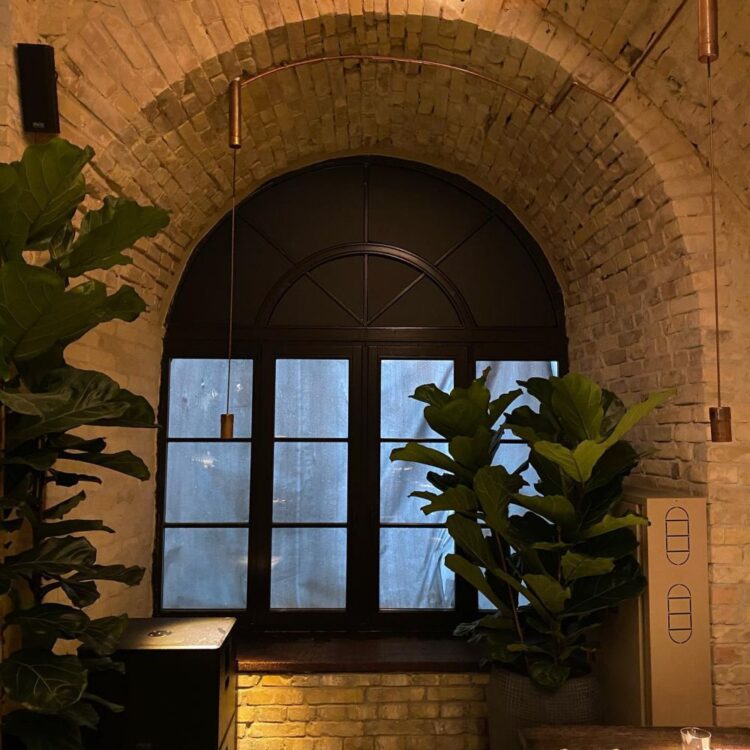 Професійне тонування вікон квартир, будинків, фасадів, офісних перегородок в Києві та області. Easy Ton